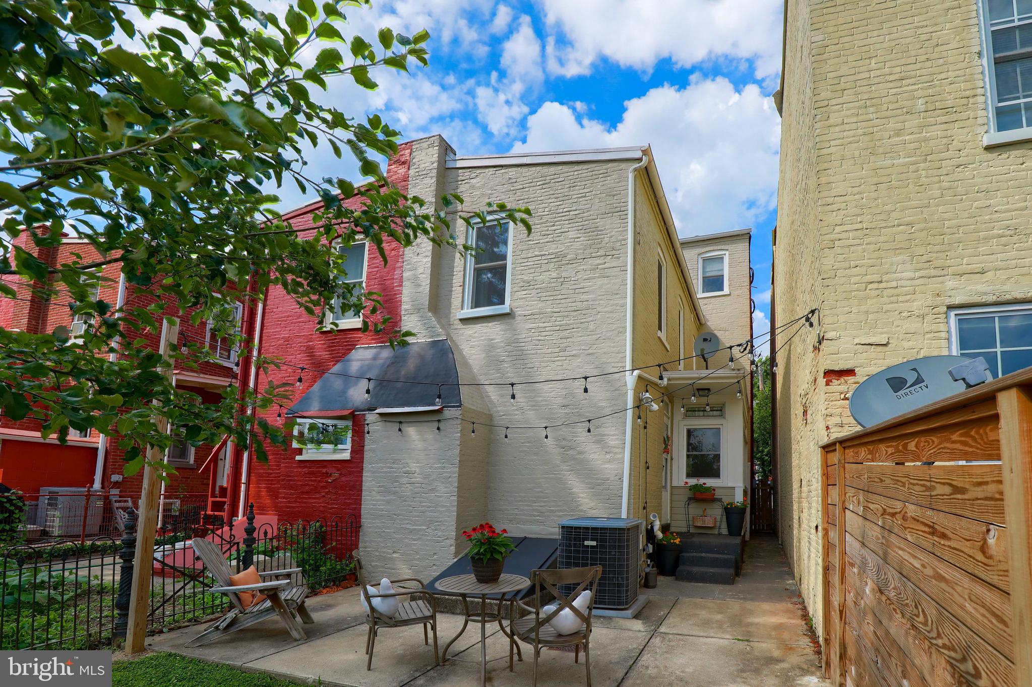 CHESTNUT HILL - Residential