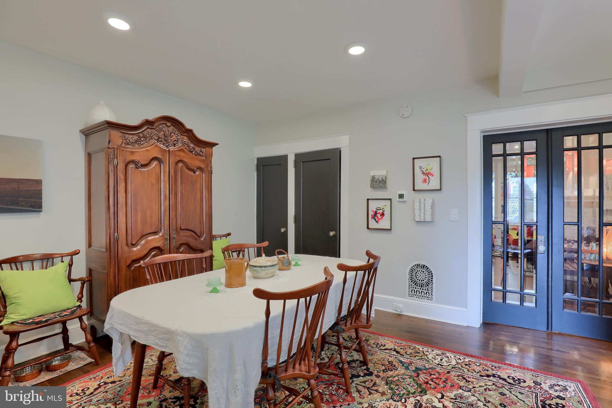 CHESTNUT HILL - Residential