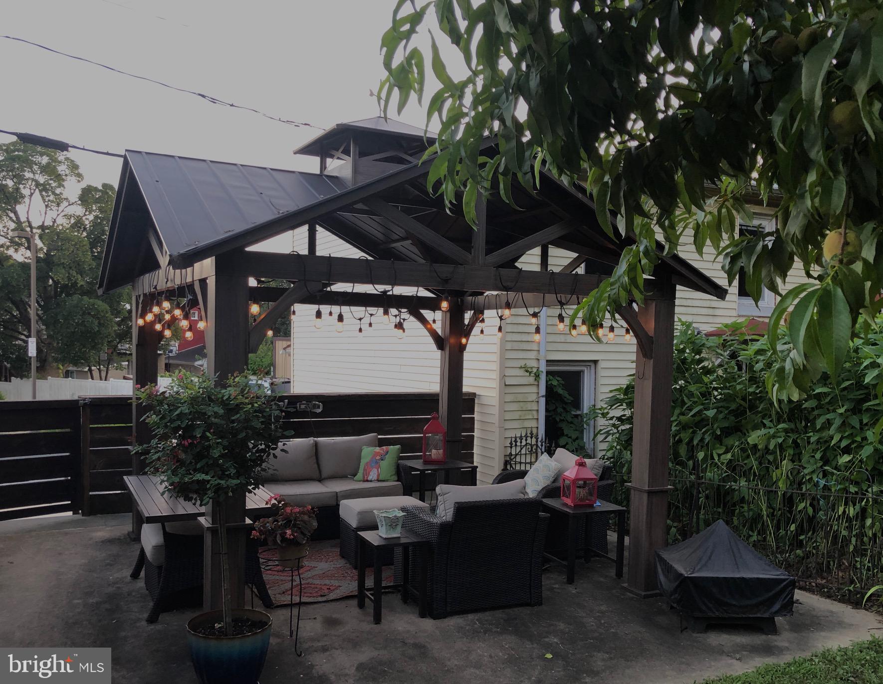 CHESTNUT HILL - Residential