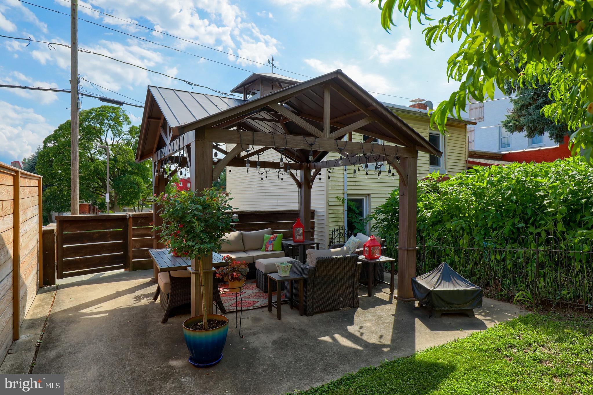 CHESTNUT HILL - Residential