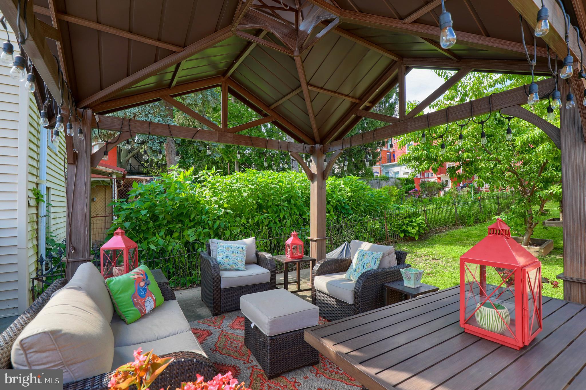 CHESTNUT HILL - Residential