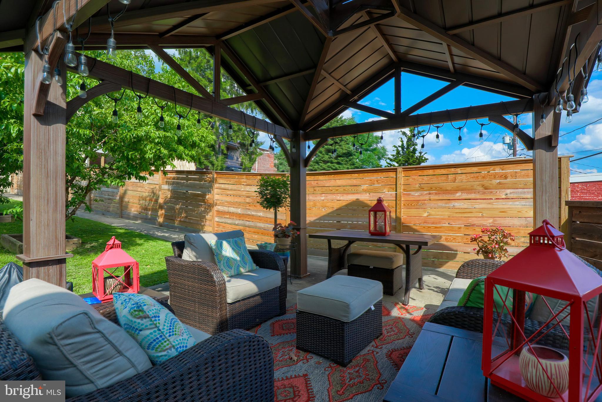 CHESTNUT HILL - Residential