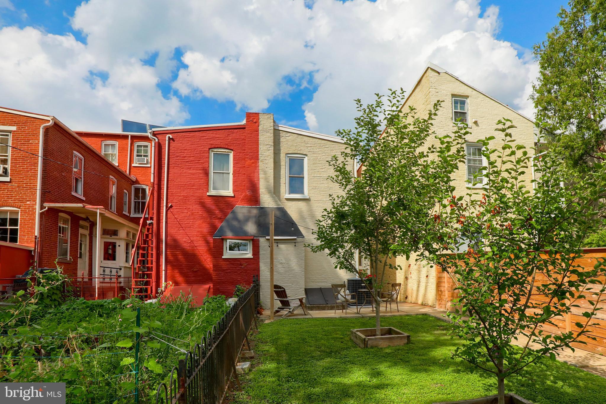 CHESTNUT HILL - Residential