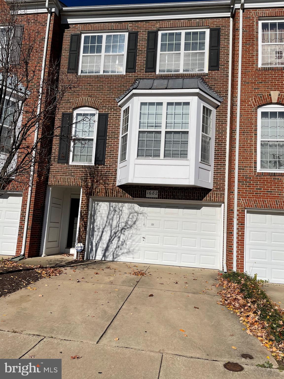 "Great location. Beautiful home with granite countertops, a 2-car garage, and more. Close to shops, metro, and public transportation. Can be rented for $2600 without the basement."