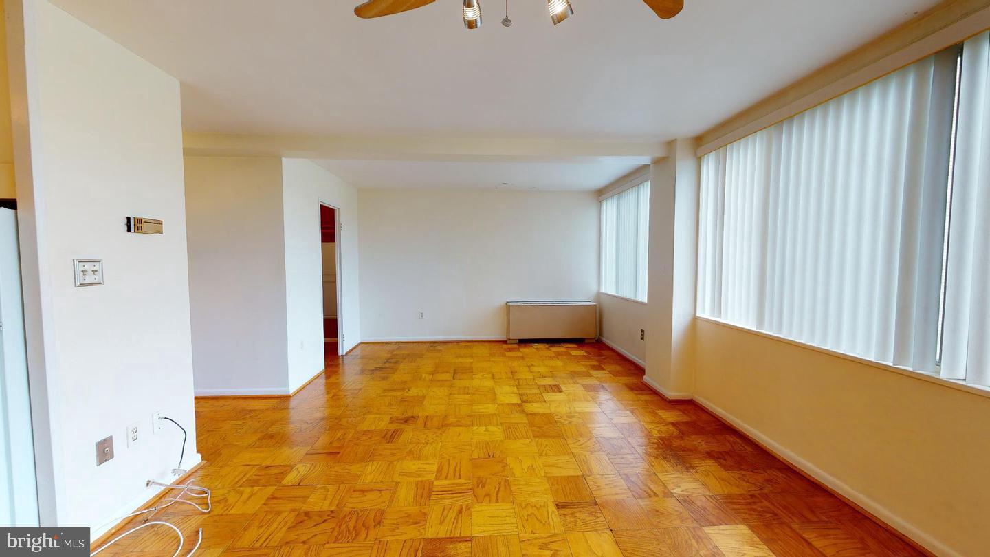 RIVER TOWERS - Residential Lease