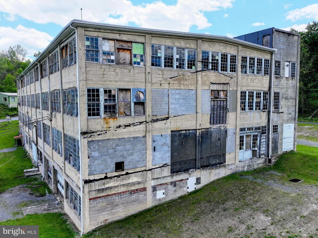 Additional image 3 of 43 West 3rd Street, Everett, PA 15537