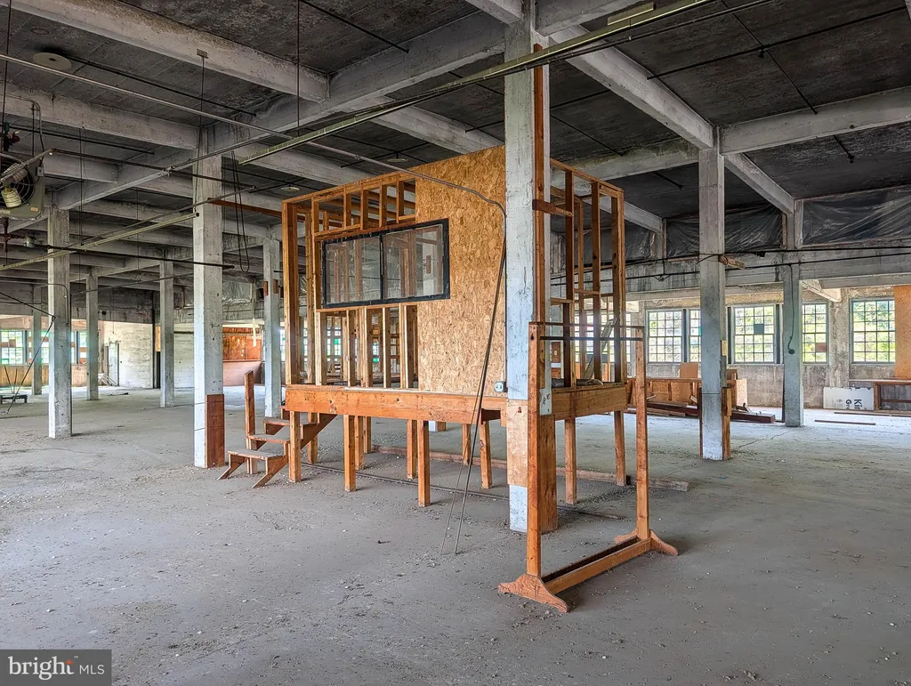 Additional image 77 of 43 West 3rd Street, Everett, PA 15537