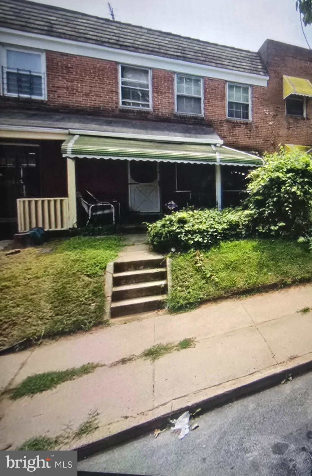 ***** SELLER IS REQUESTING ALL OFFERS IN BY FRIDAY @ 12PM ON 8/8/2025.
This home boasts 3 nice size bedrooms, 2 full baths. Nestled on a quite neighborhood close to Saint Agnes Hospital, transportation, food, etc. FAMILY OWNED BY ONE FAMILY.. ******* HOME NEEDS TLC/RENOVATION******* INVESTORS DELIGHT*** Full finished basement with the 2nd full bathroom. Back yard fenced, alley has ample room to drive through. Schedule your tour today.