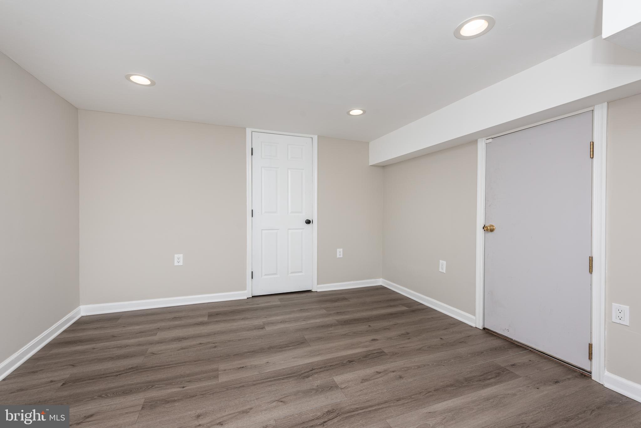 LOCUST POINT - Residential