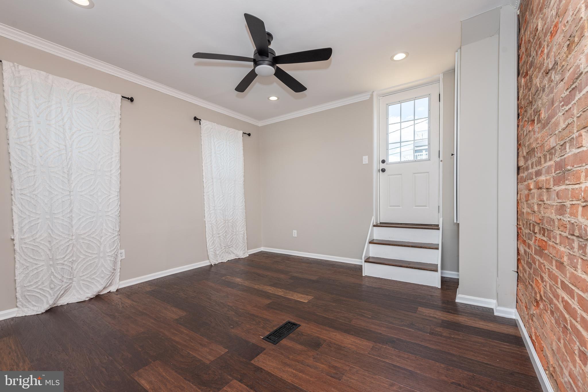 LOCUST POINT - Residential