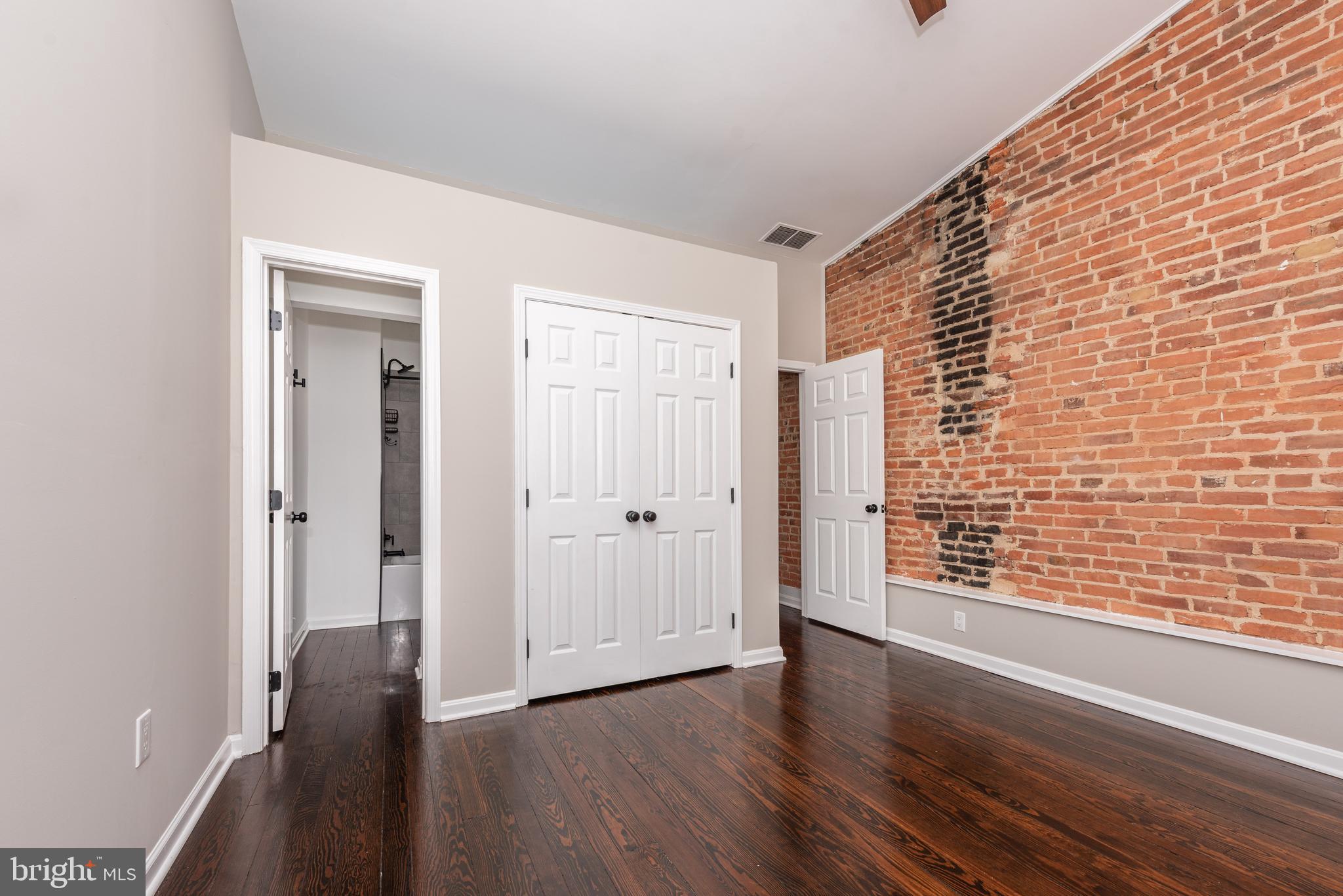 LOCUST POINT - Residential