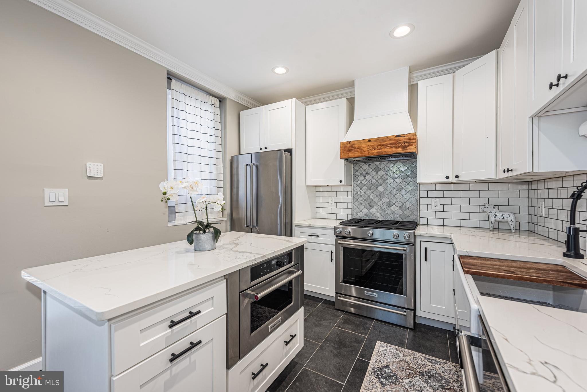 LOCUST POINT - Residential