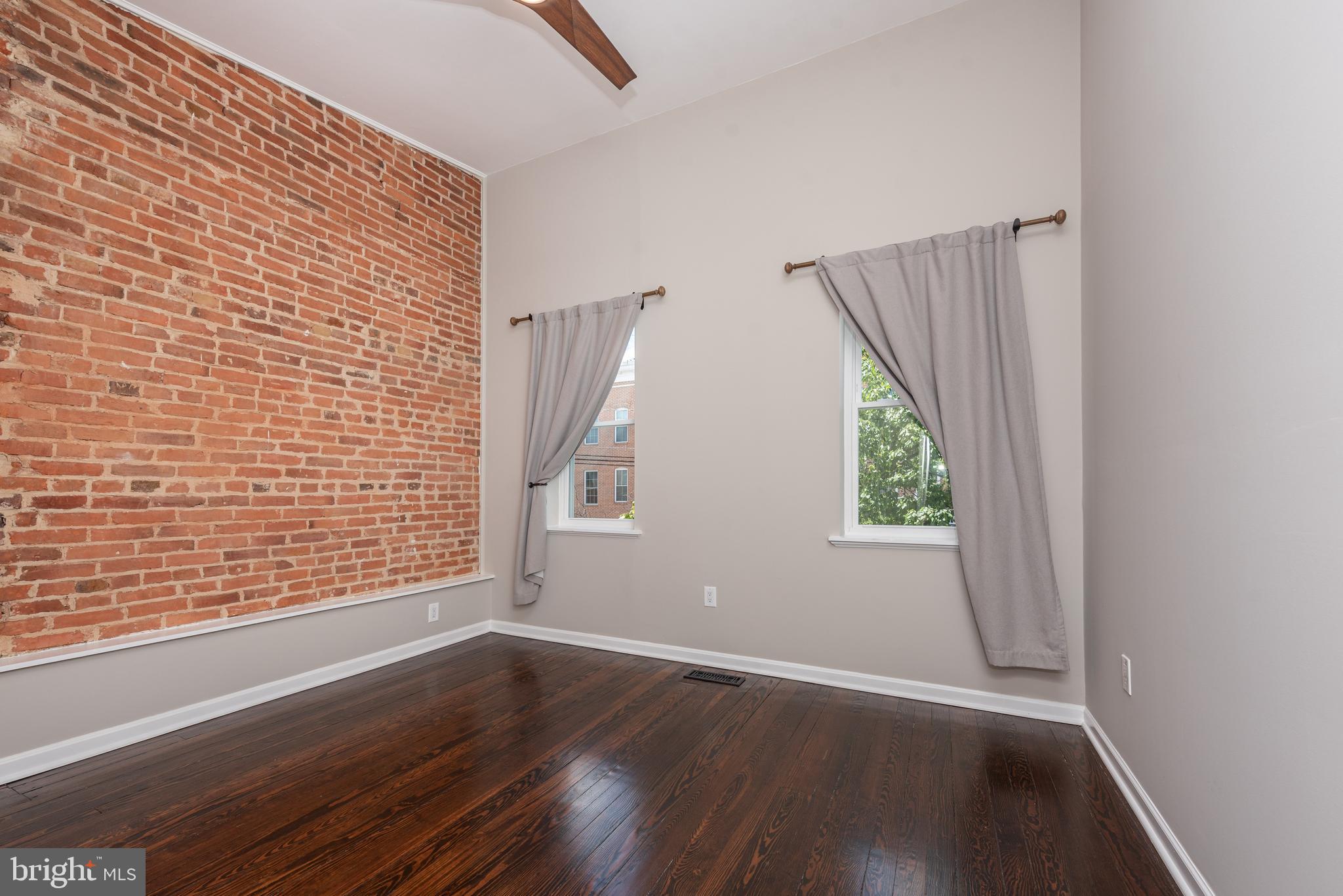 LOCUST POINT - Residential