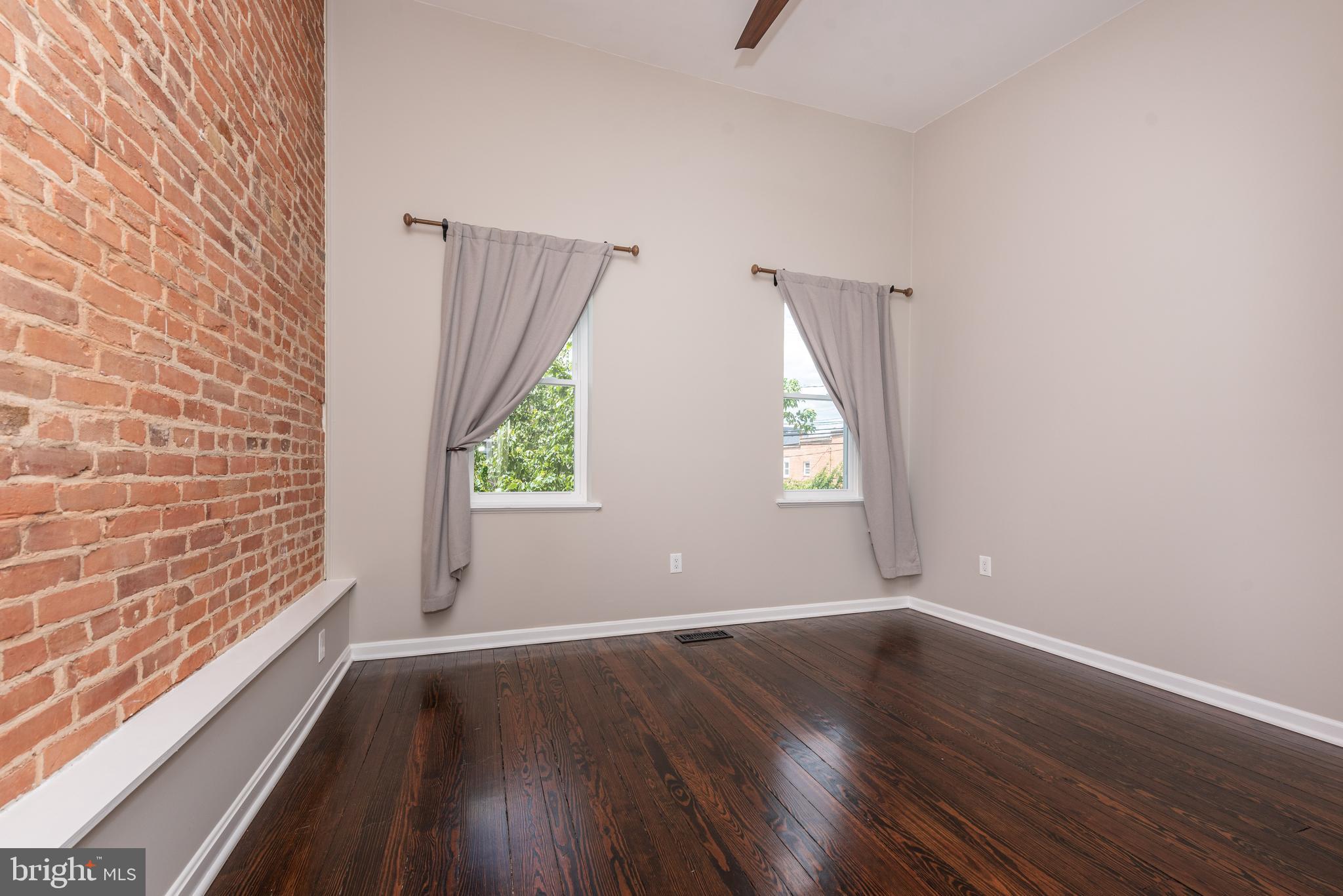 LOCUST POINT - Residential
