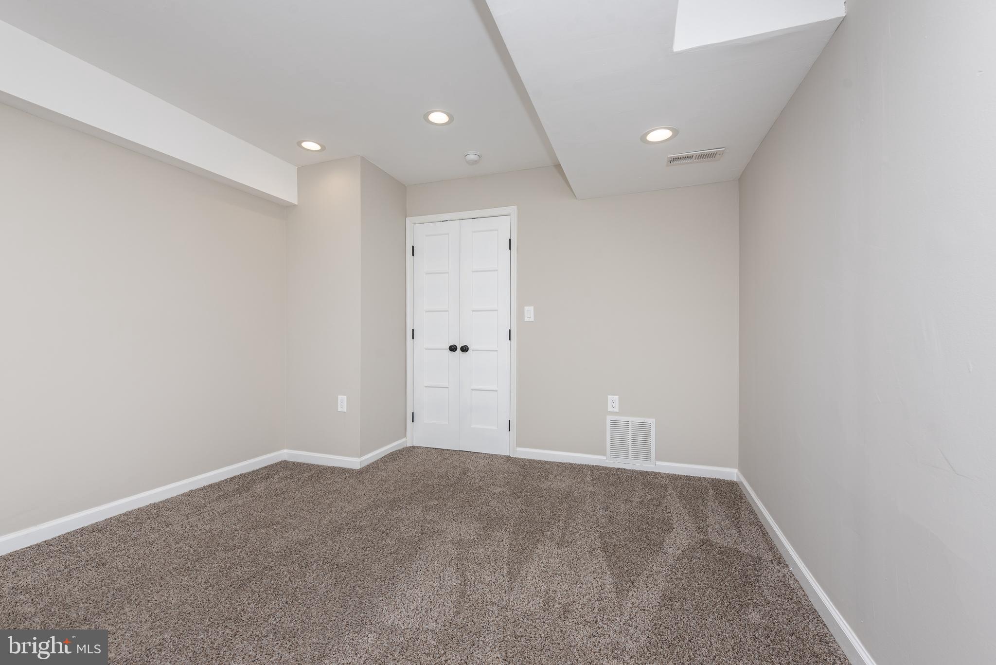 LOCUST POINT - Residential