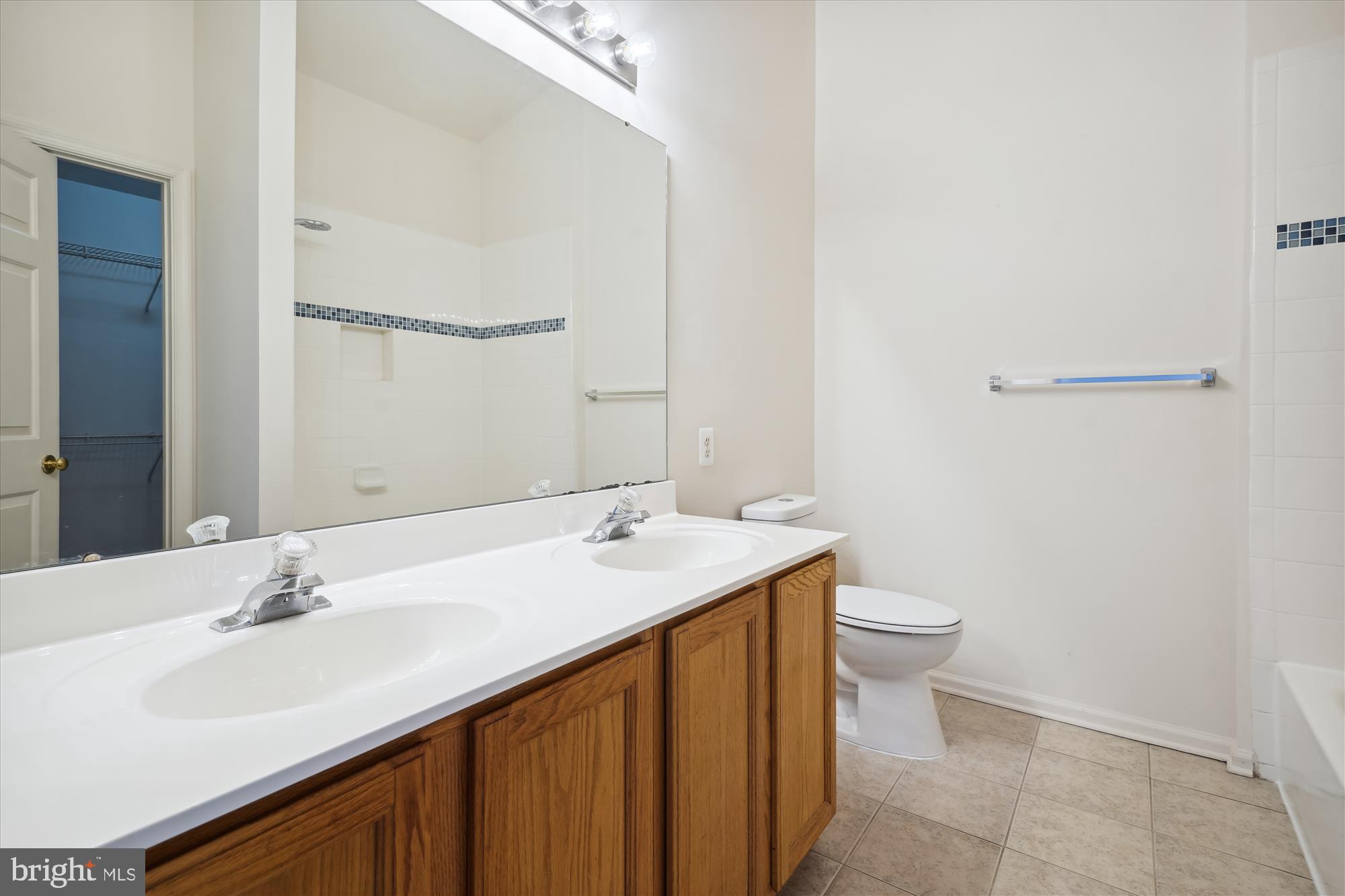 CENTRE RIDGE - Residential Lease