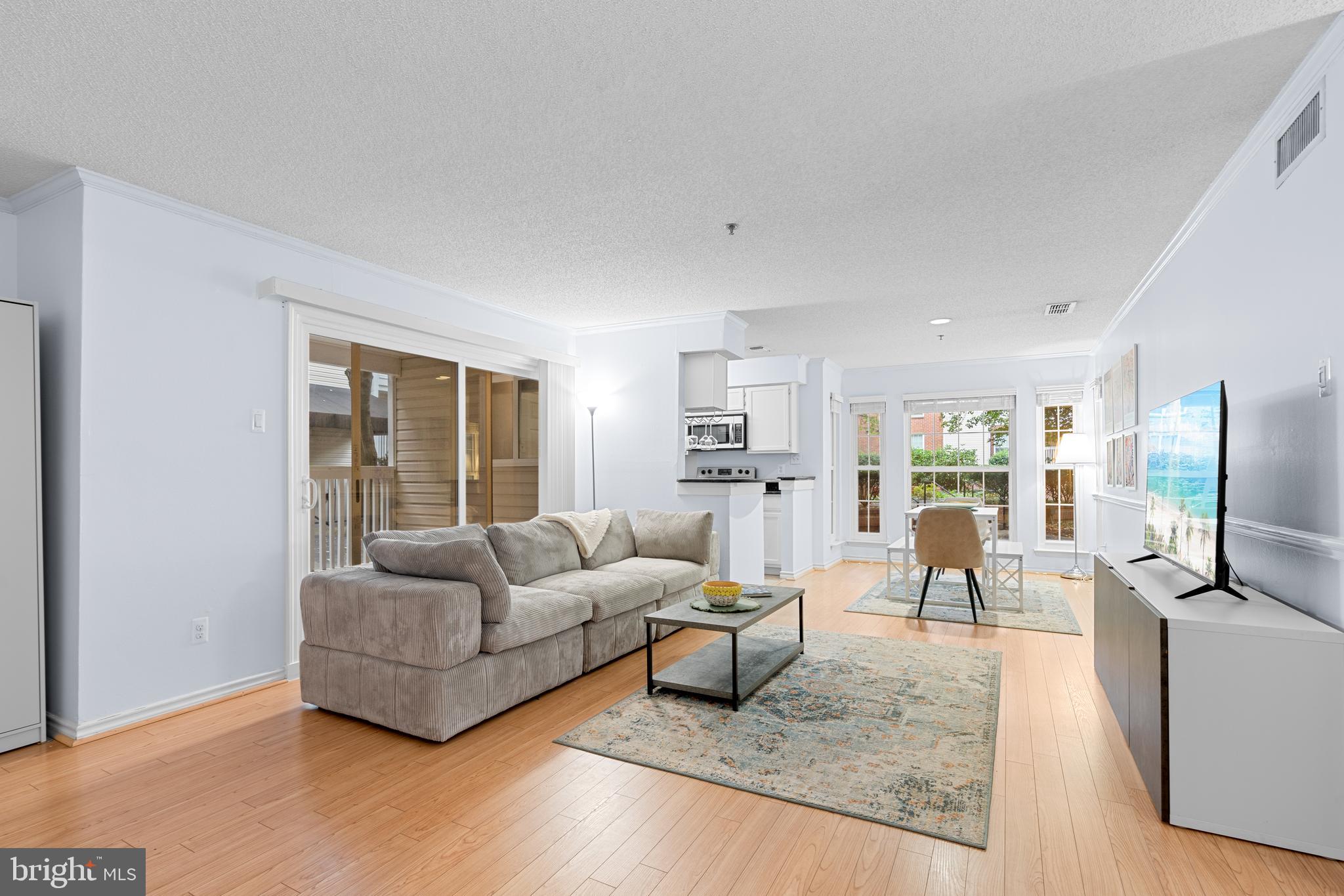 1504 LINCOLN WAY 106