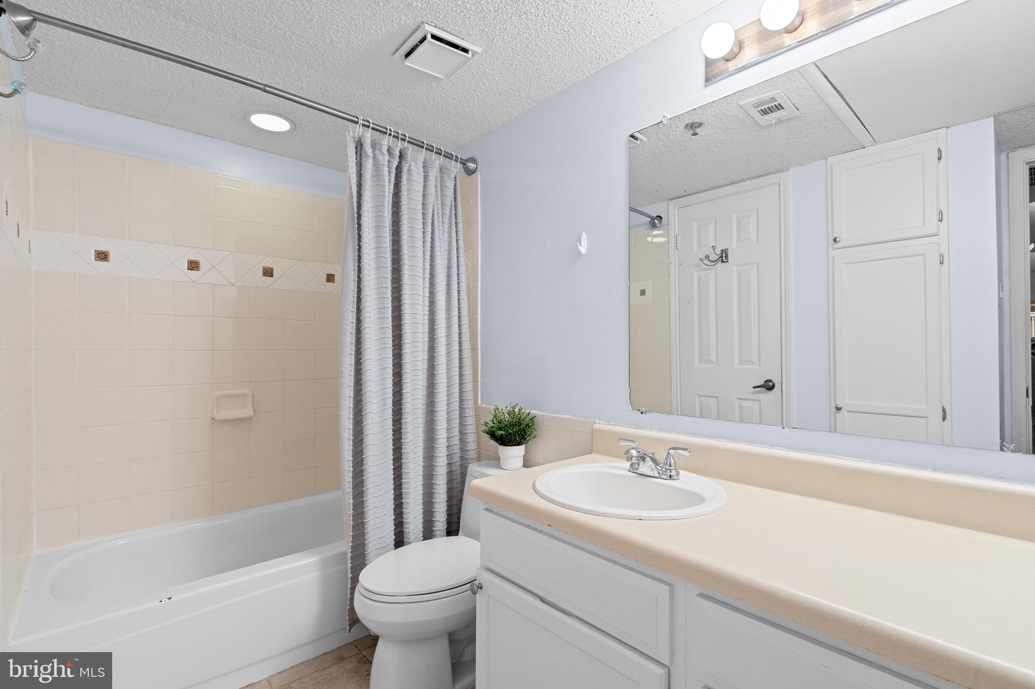 FOUNTAINS AT MCLEAN - Residential Lease