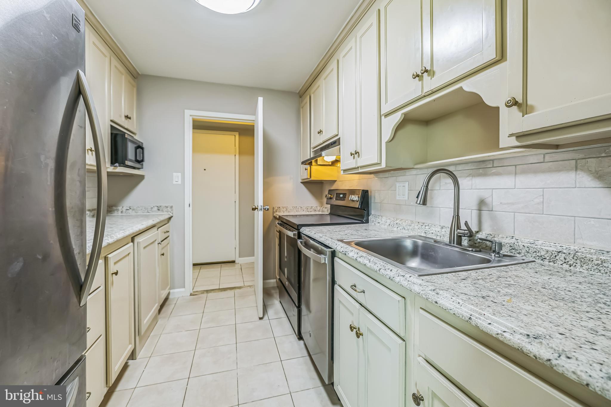 WASHINGTONIAN TOWER - Residential Lease