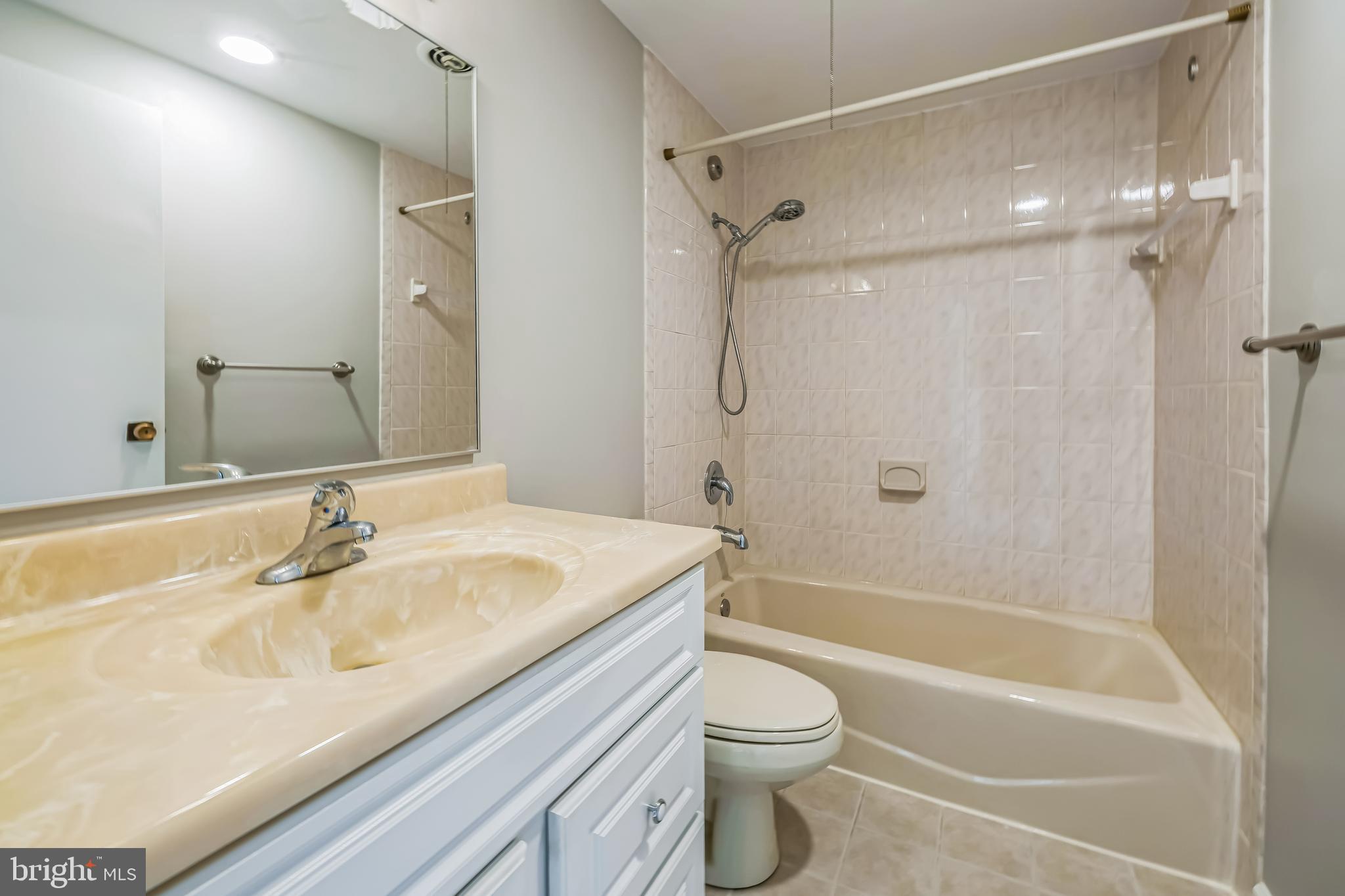 WASHINGTONIAN TOWER - Residential Lease