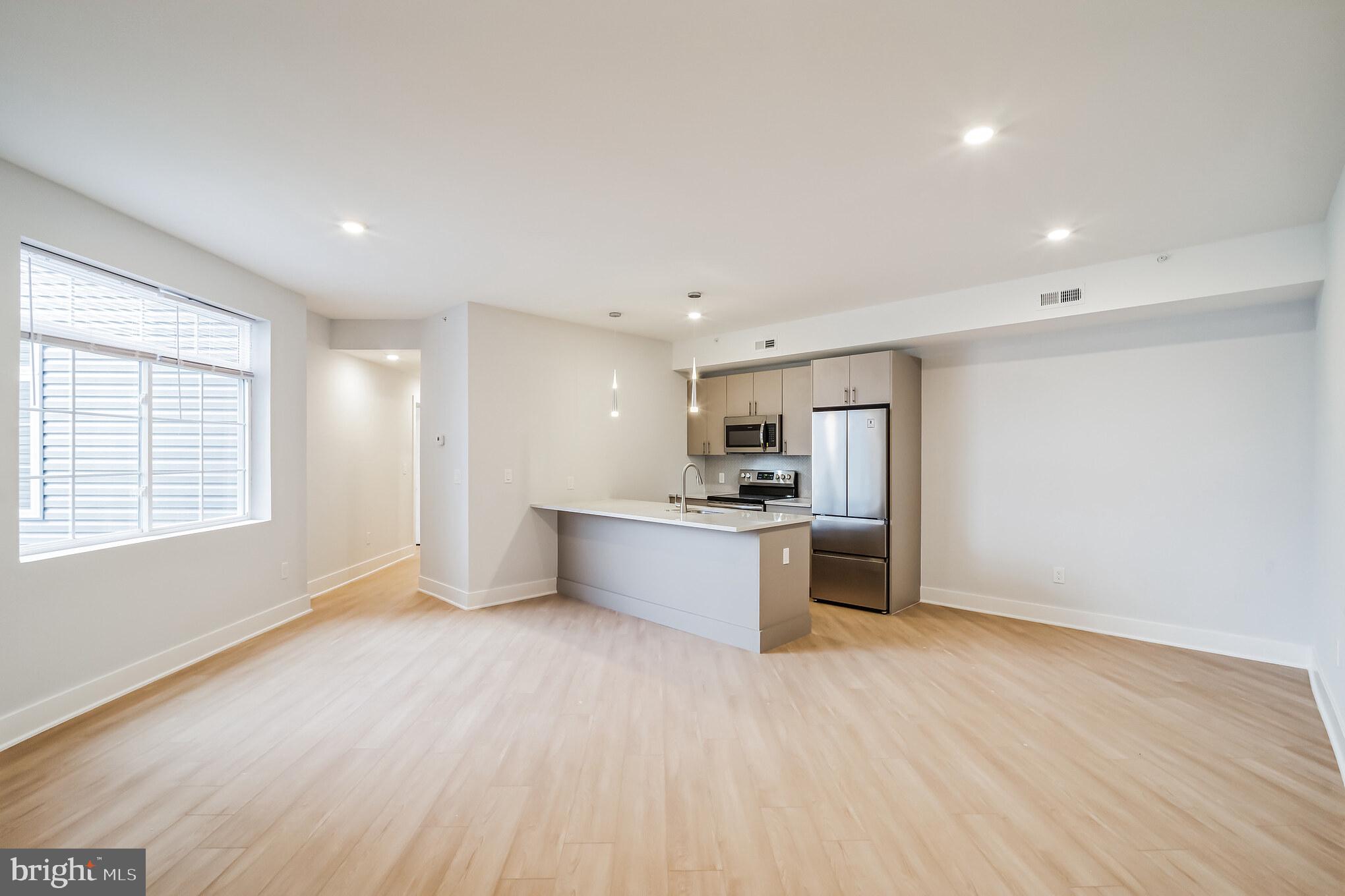 UNIVERSITY CITY - Commercial Sale