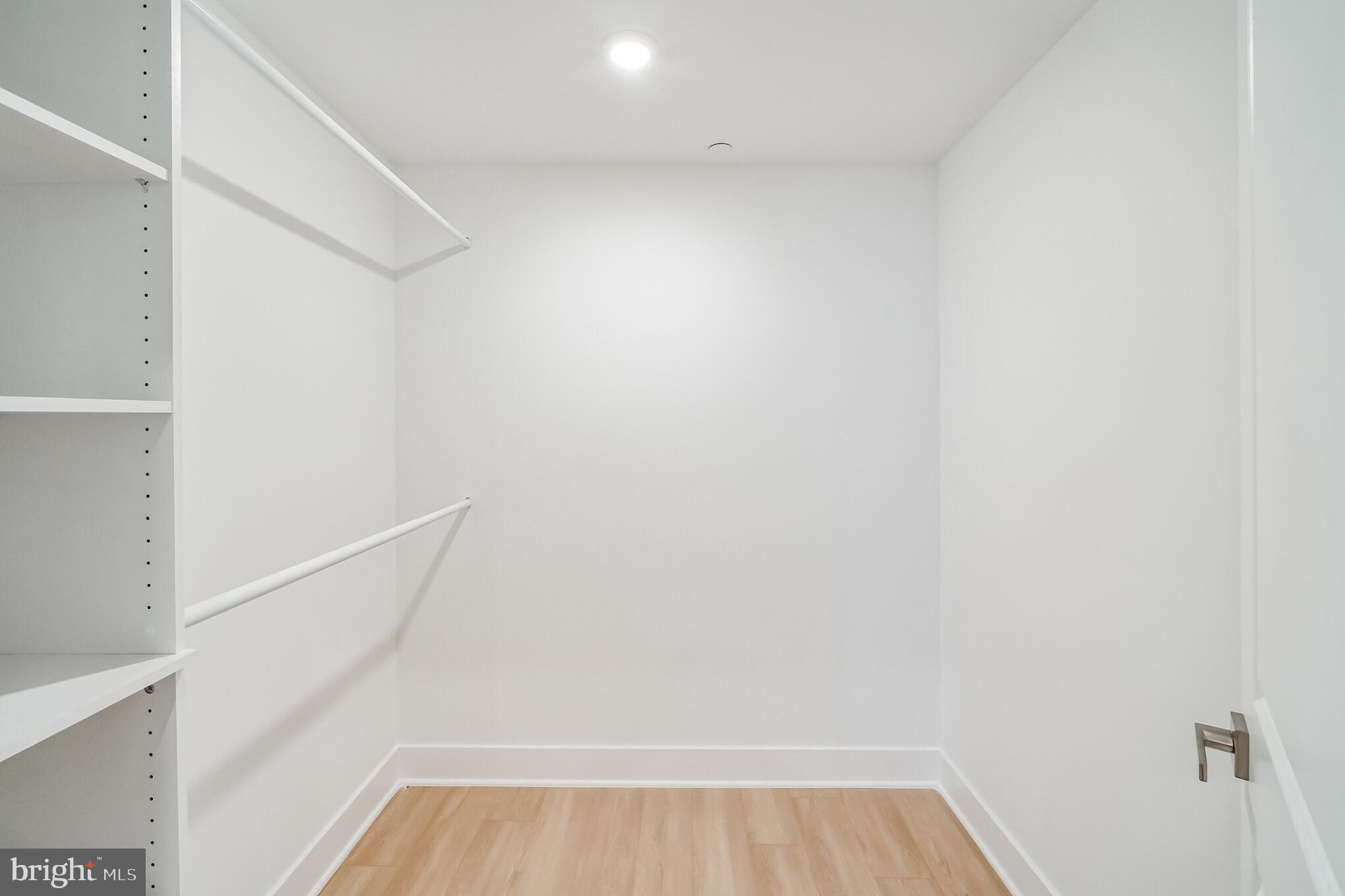 UNIVERSITY CITY - Commercial Sale