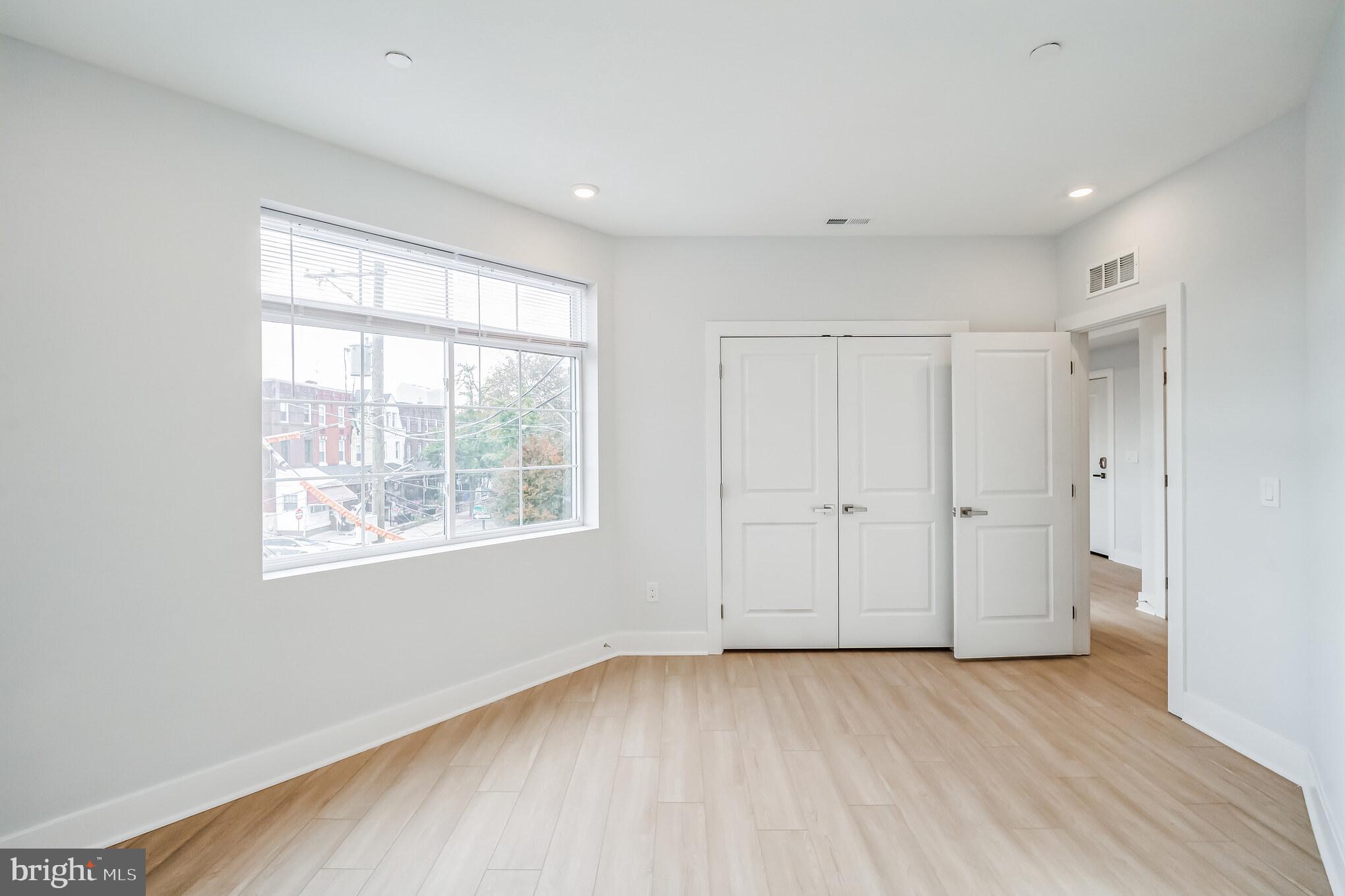 UNIVERSITY CITY - Commercial Sale