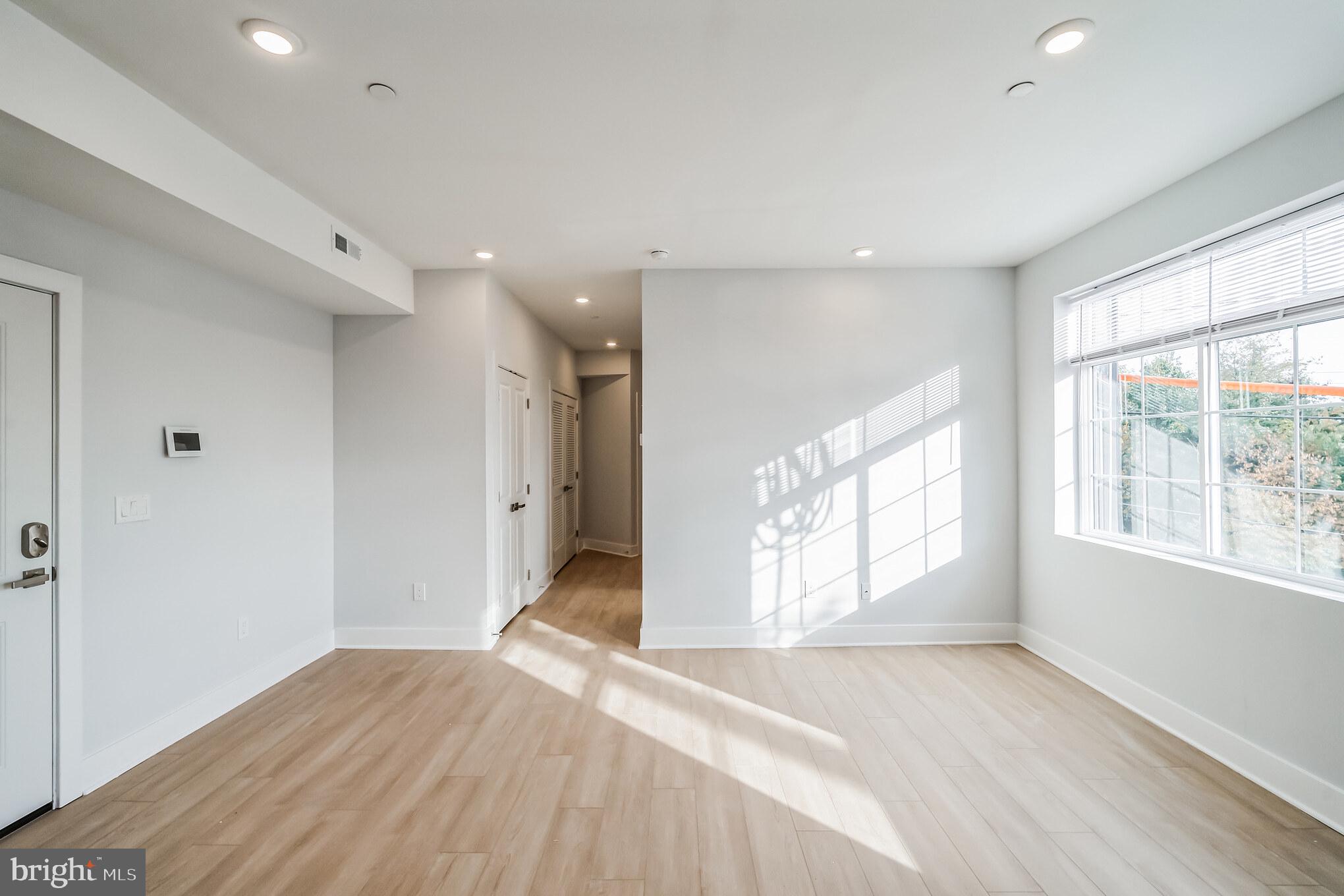 UNIVERSITY CITY - Commercial Sale