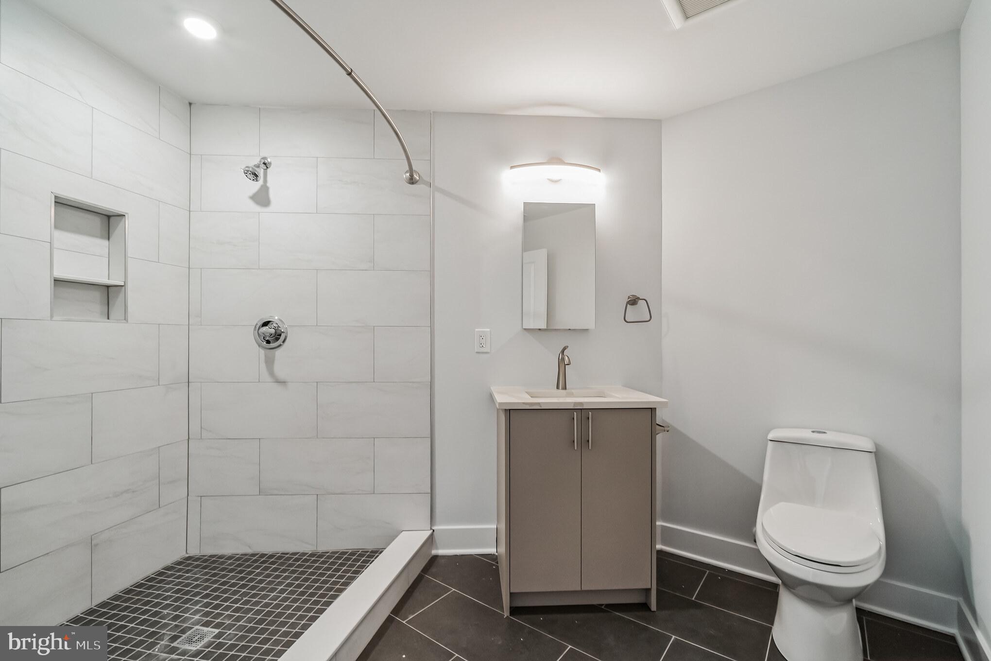 UNIVERSITY CITY - Commercial Sale