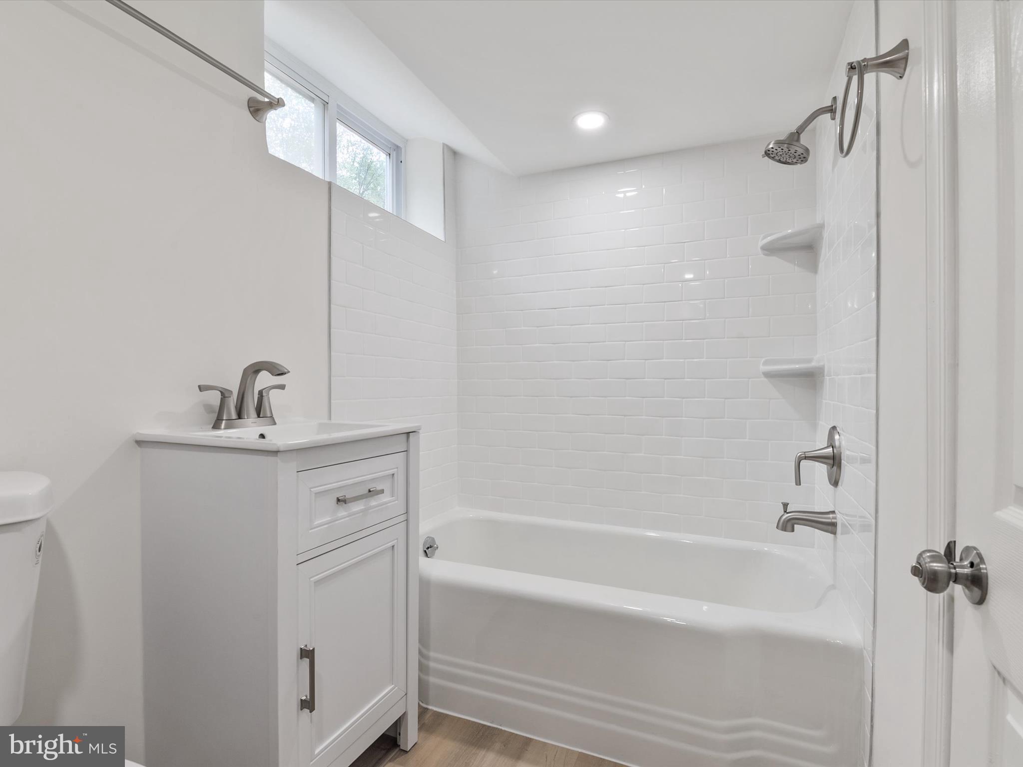 KENSINGTON - Residential