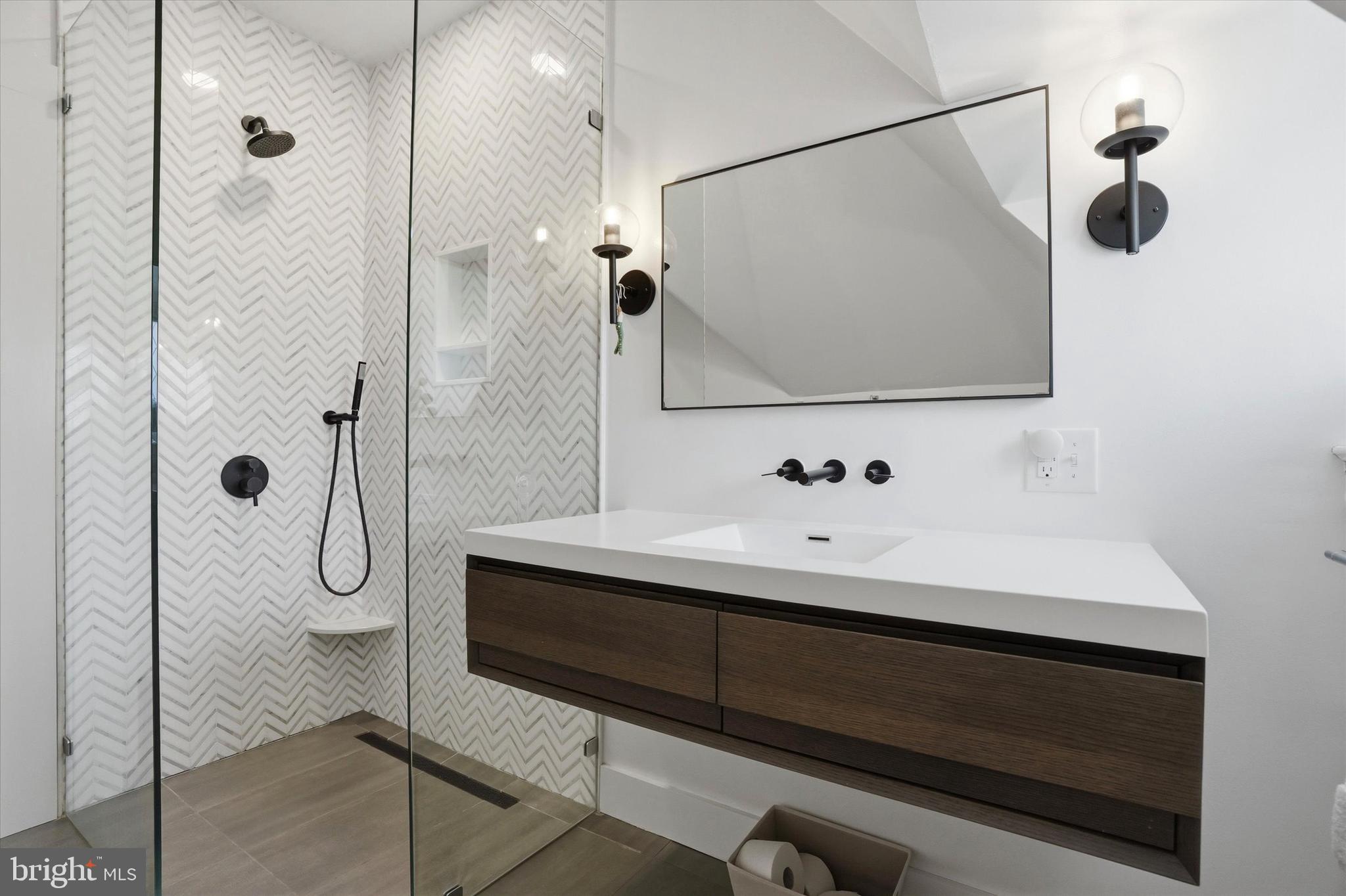 CHESTNUT HILL - Residential