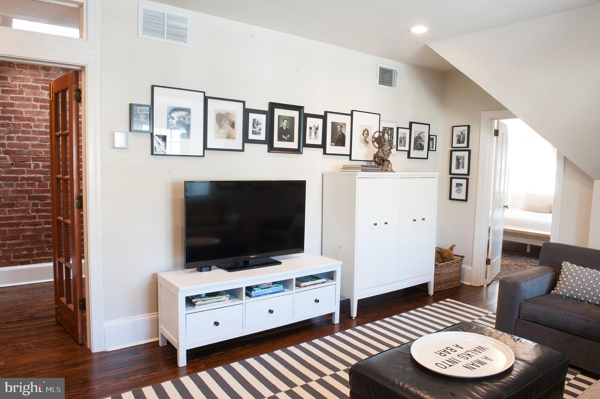 CHESTNUT HILL - Residential