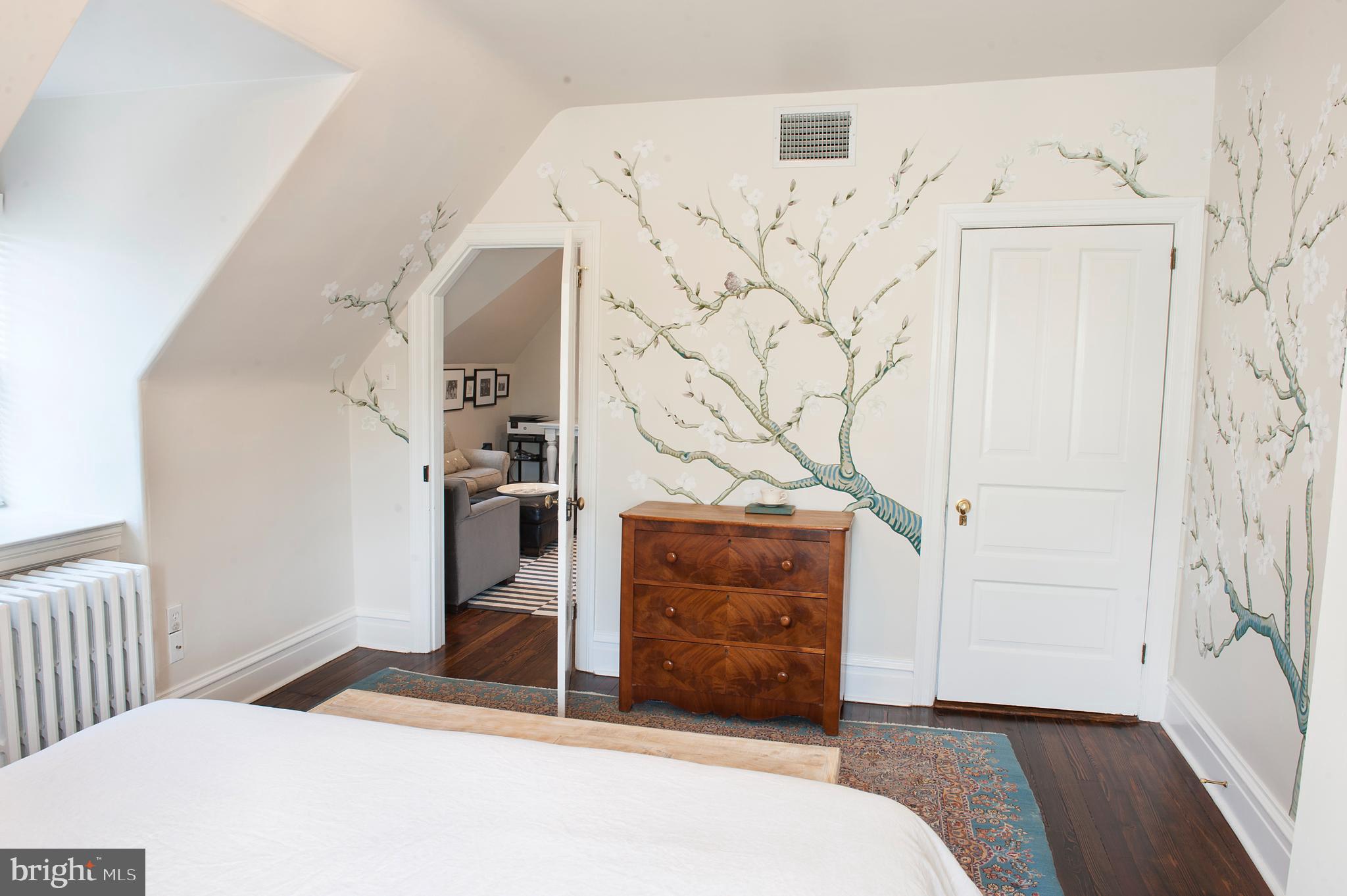 CHESTNUT HILL - Residential