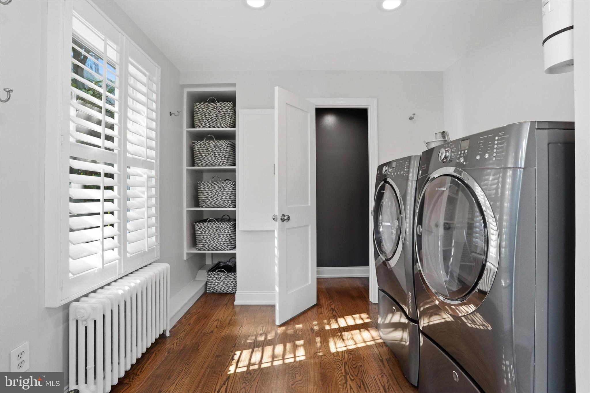 CHESTNUT HILL - Residential