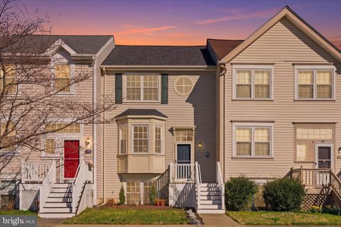 Photo of 202 Heaton Court, PURCELLVILLE, VA 20132 (MLS # VALO2119104)