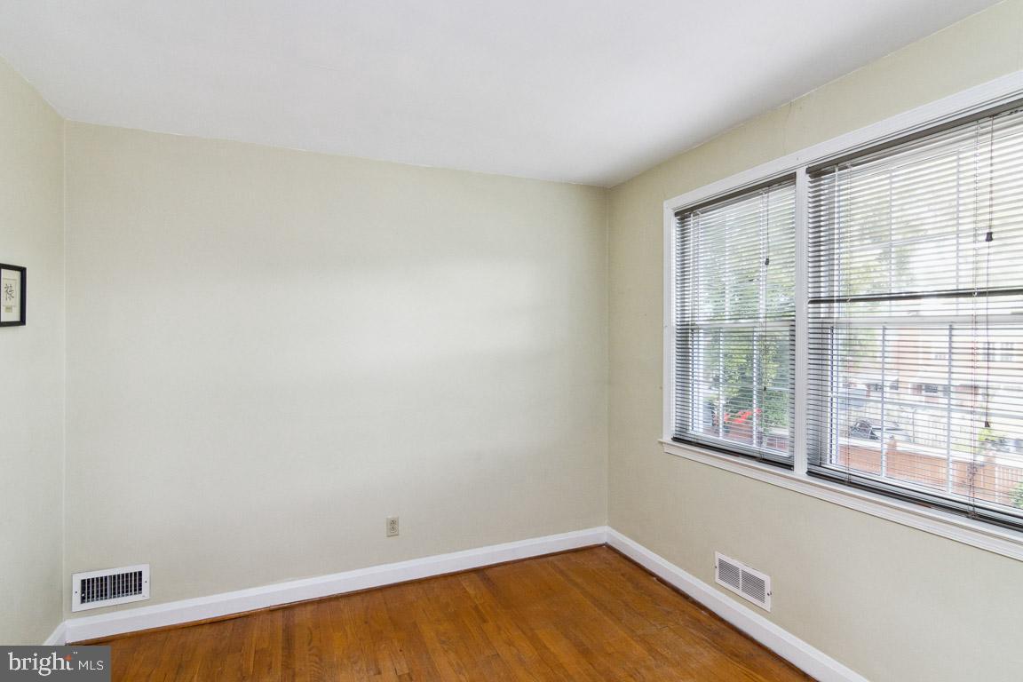 LOCH RAVEN MANOR - Residential Lease