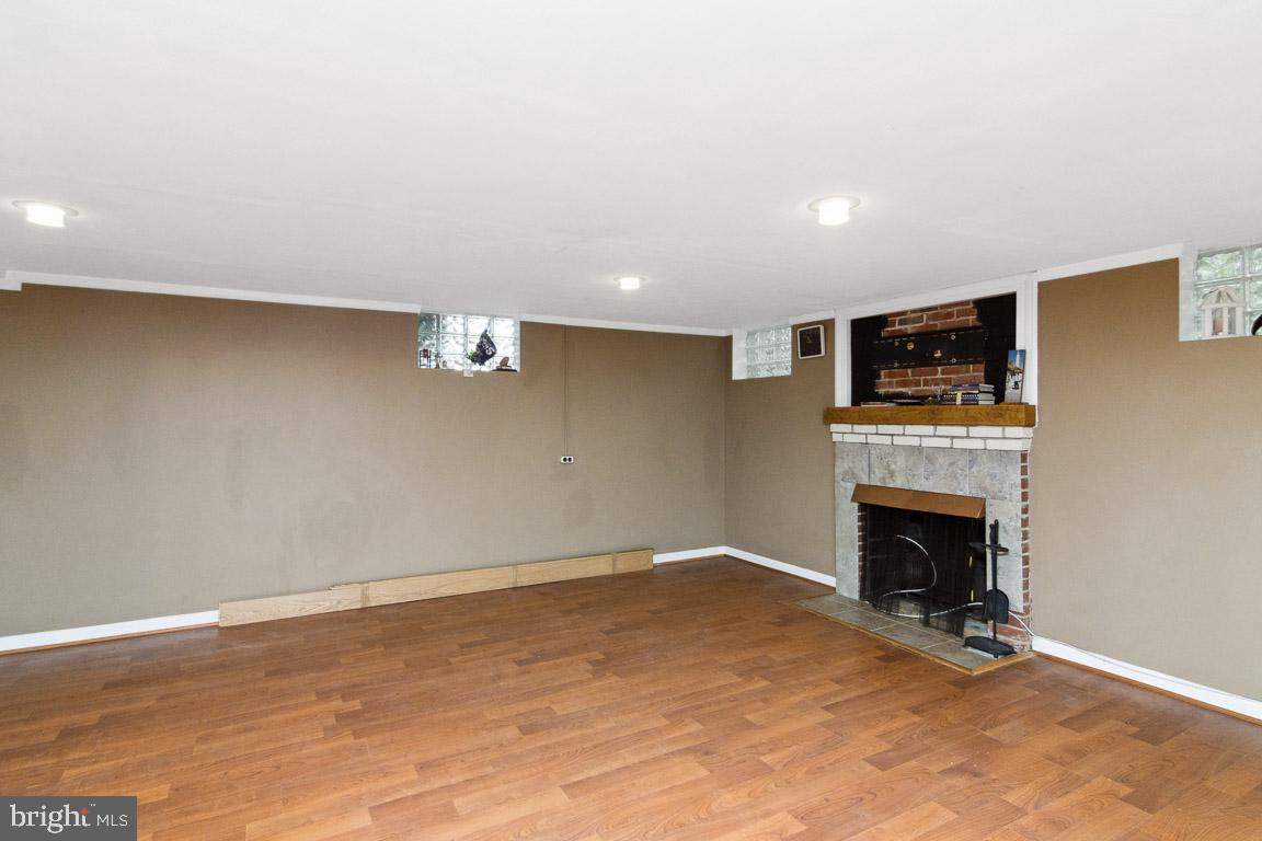 LOCH RAVEN MANOR - Residential Lease