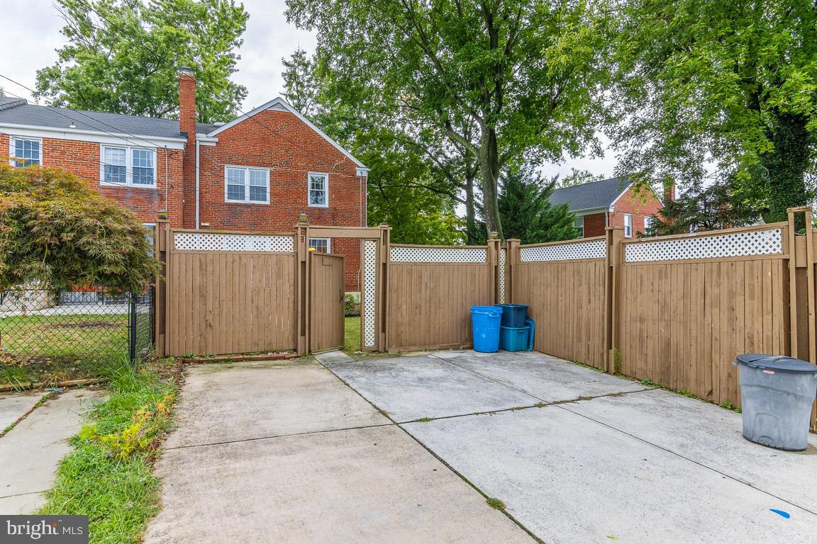 LOCH RAVEN MANOR - Residential Lease