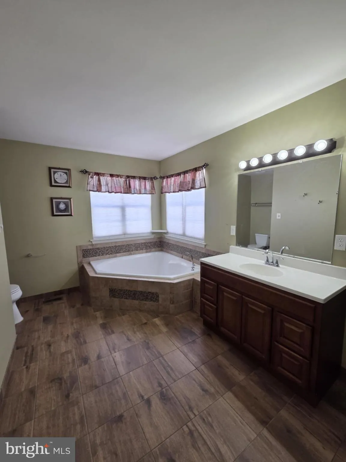 Williamstown, New Jersey 08094, United States, 4 Bedrooms Bedrooms, ,3 BathroomsBathrooms,Residential,Active,253121