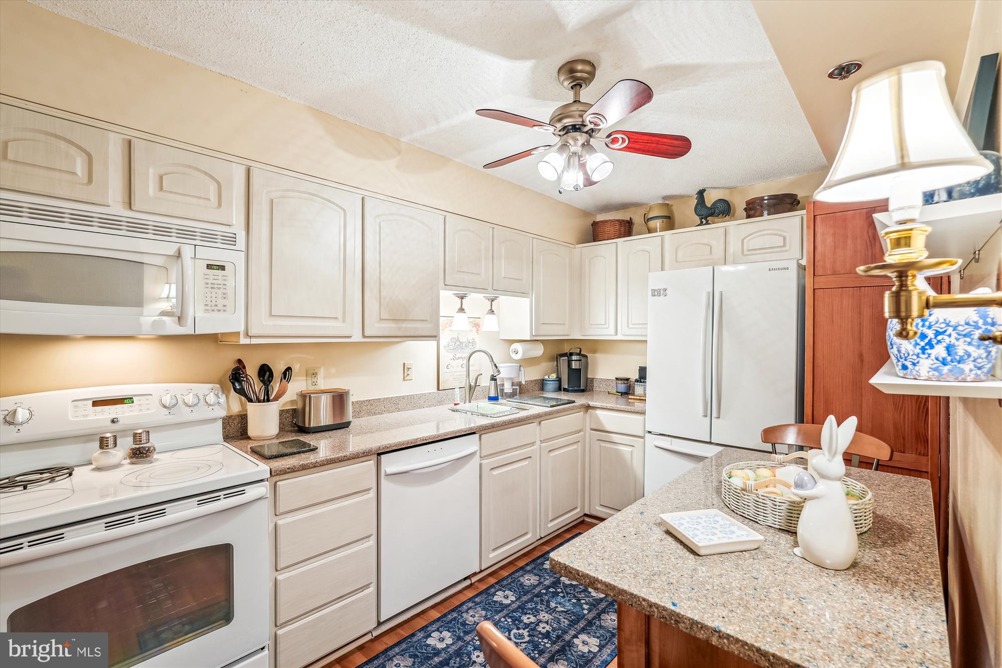 LEISURE WORLD - Residential