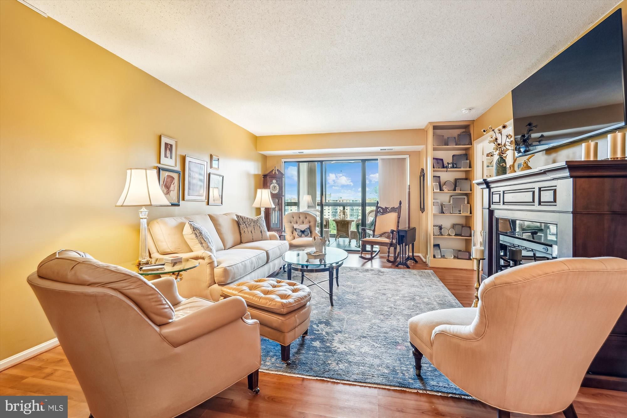 LEISURE WORLD - Residential