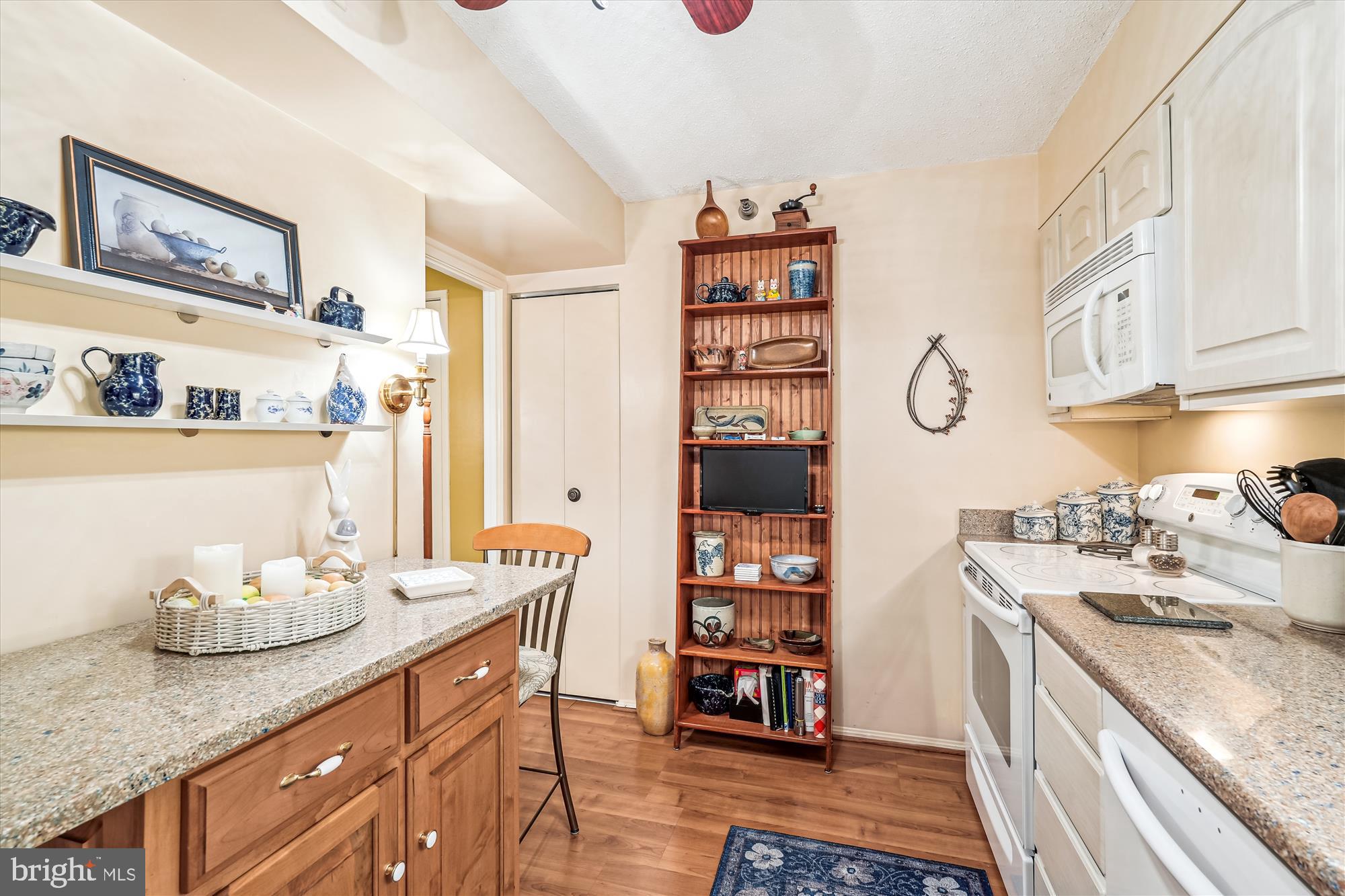 LEISURE WORLD - Residential