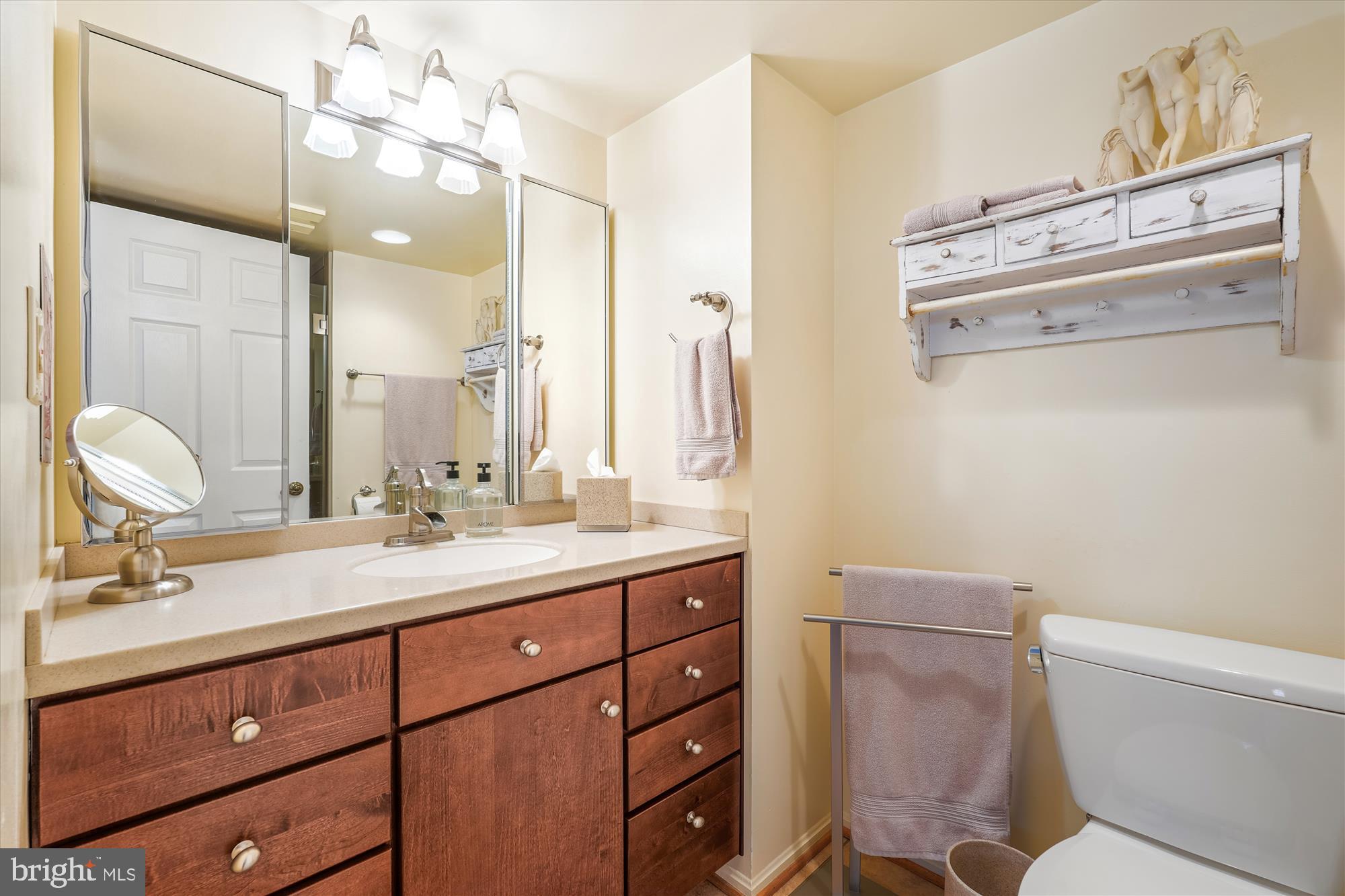 LEISURE WORLD - Residential