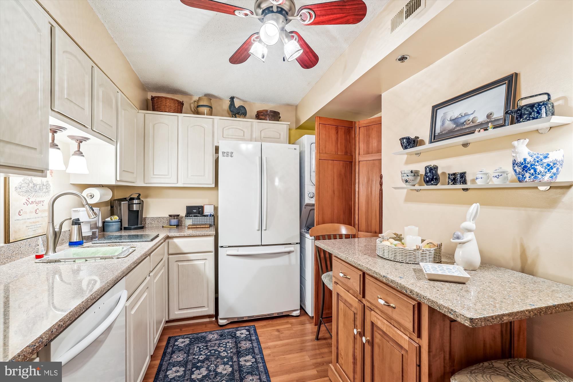 LEISURE WORLD - Residential