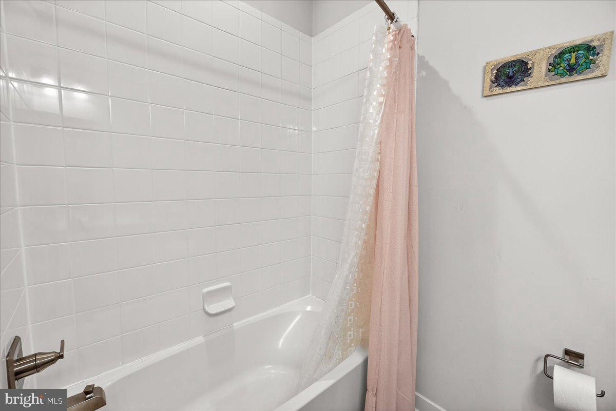 OAKDALE VILLAGE - Residential