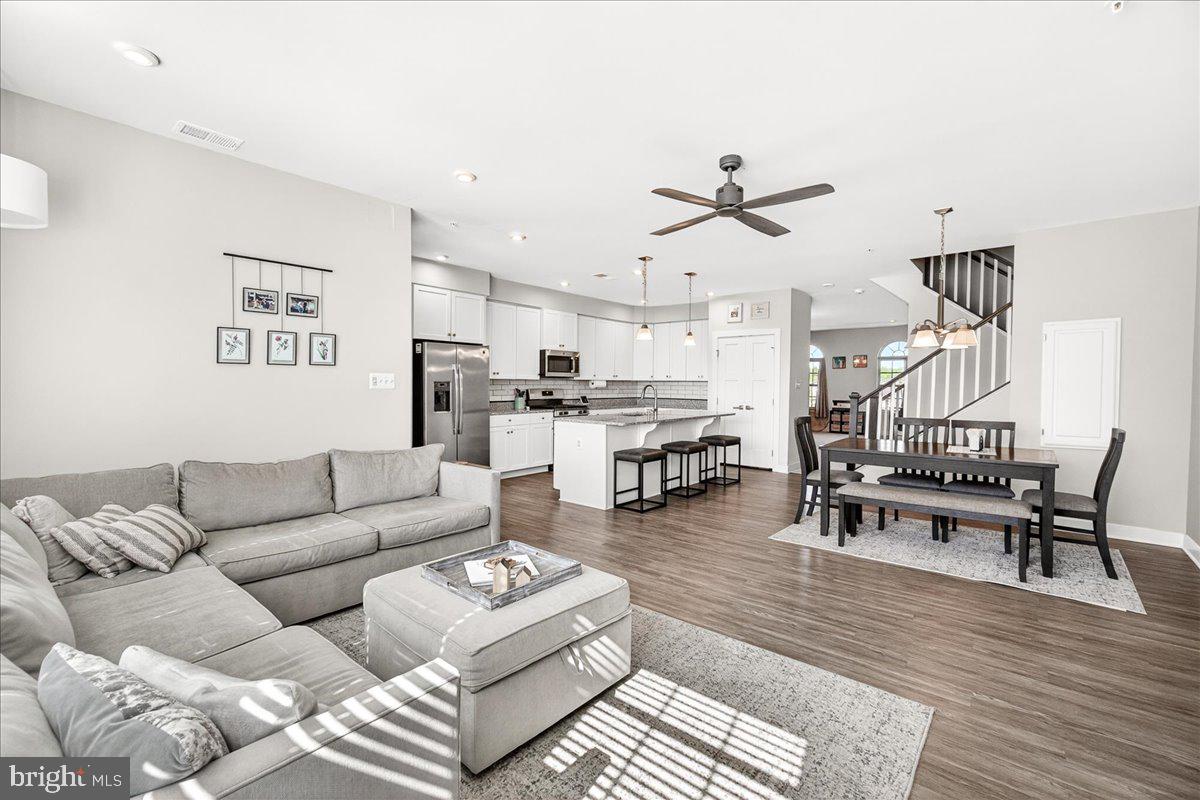 OAKDALE VILLAGE - Residential