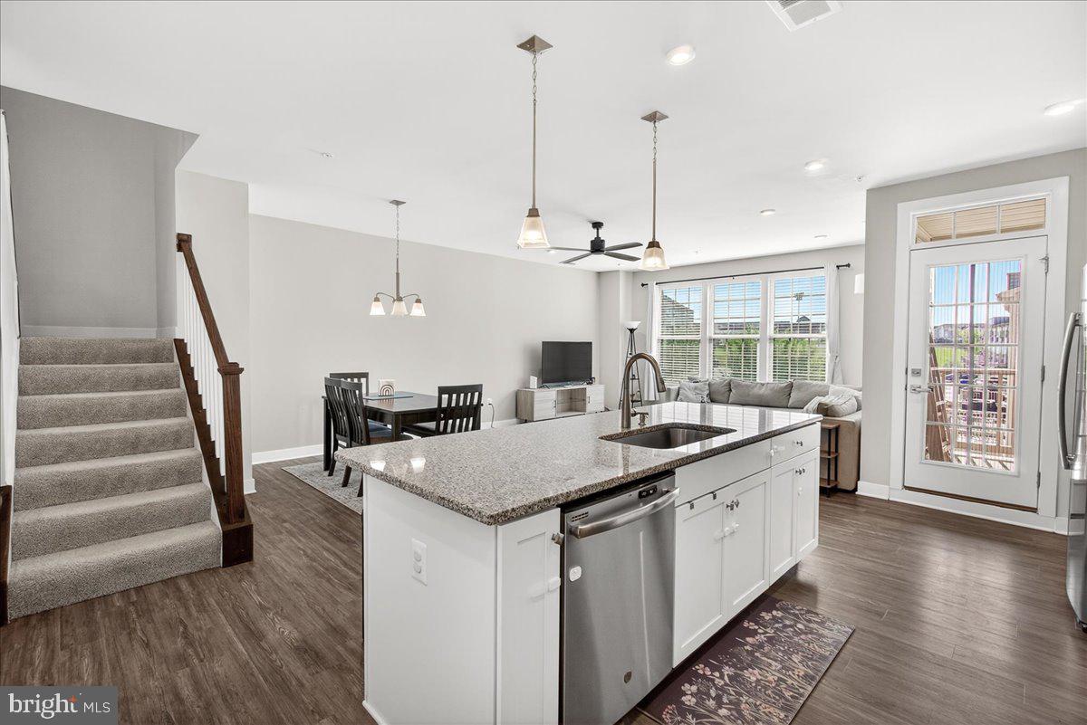 OAKDALE VILLAGE - Residential