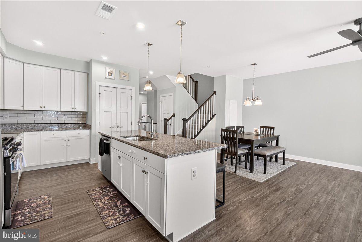 OAKDALE VILLAGE - Residential