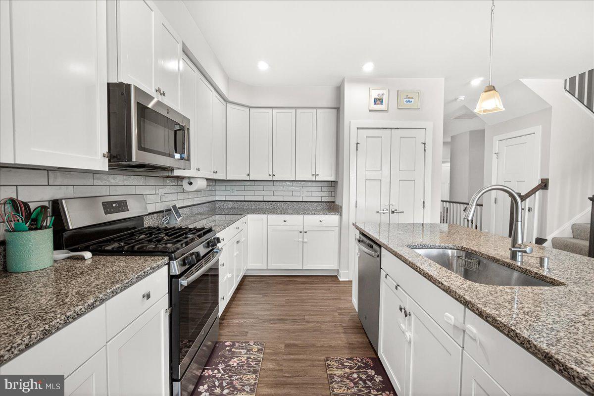 OAKDALE VILLAGE - Residential