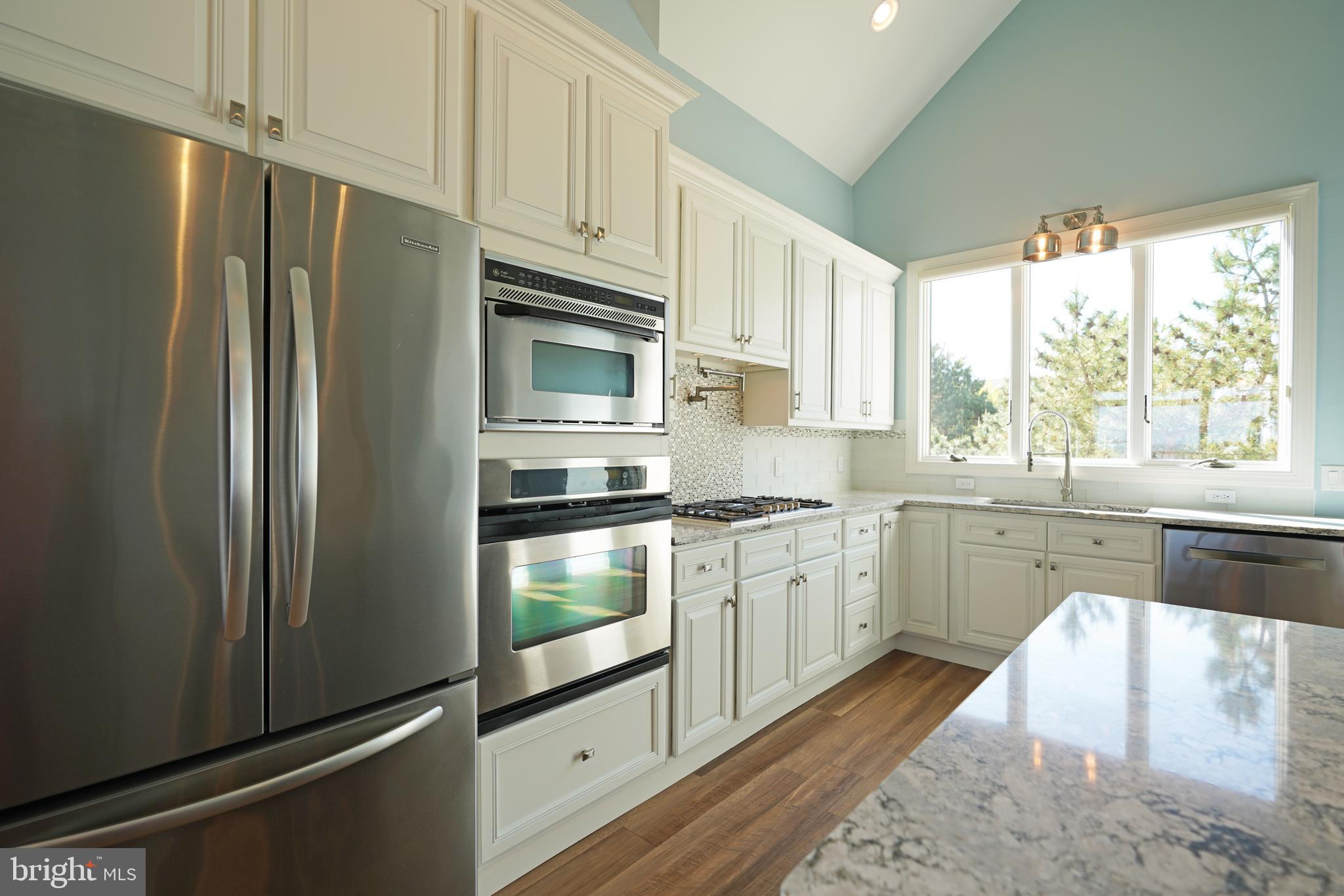 CAPE SHORES - Residential